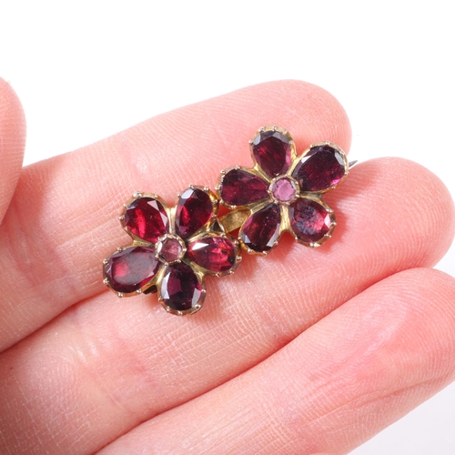 1157 - An Antique Georgian flat-top garnet forget-me-not flowerhead brooch, circa 1820, cut-down collet set... 