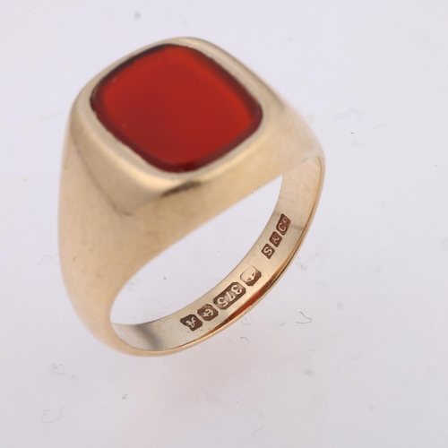 1279 - A Vintage 9ct gold carnelian signet ring, maker S & Co, Birmingham 1975, setting height 12.4mm, size... 