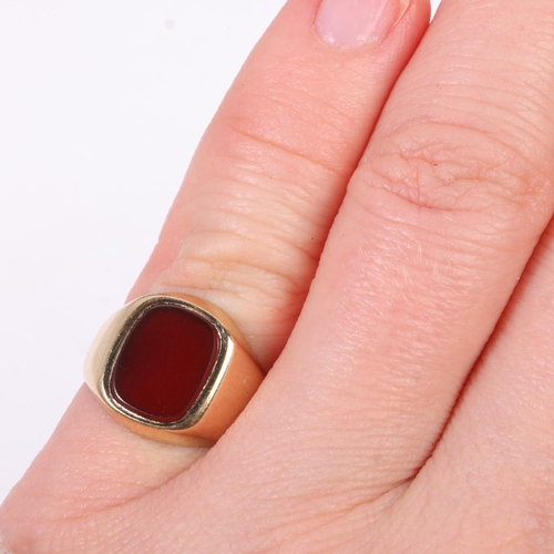 1279 - A Vintage 9ct gold carnelian signet ring, maker S & Co, Birmingham 1975, setting height 12.4mm, size... 