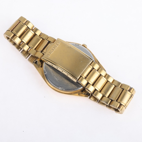 1038 - SEIKO - a gold plated stainless steel quartz calendar bracelet watch, ref. 7N43-7A50, champagne dial... 