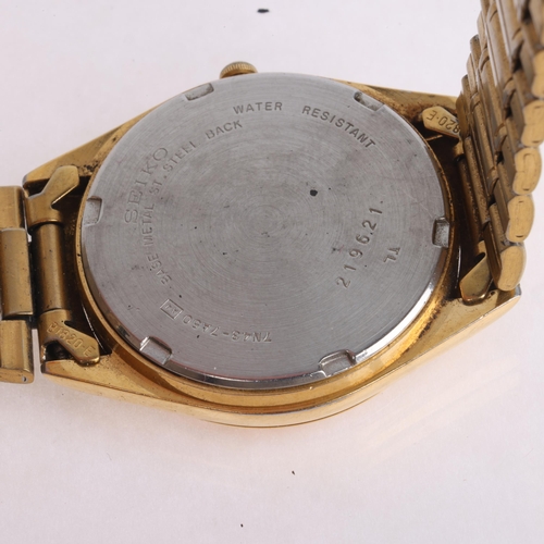 1038 - SEIKO - a gold plated stainless steel quartz calendar bracelet watch, ref. 7N43-7A50, champagne dial... 