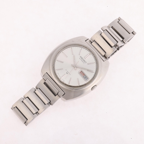 1049 - SEIKO - a Vintage stainless steel automatic calendar bracelet watch, ref. 7006-7002, circa 1980, sil... 