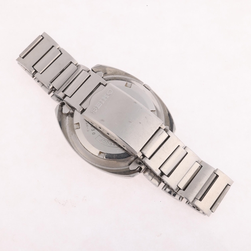 1049 - SEIKO - a Vintage stainless steel automatic calendar bracelet watch, ref. 7006-7002, circa 1980, sil... 