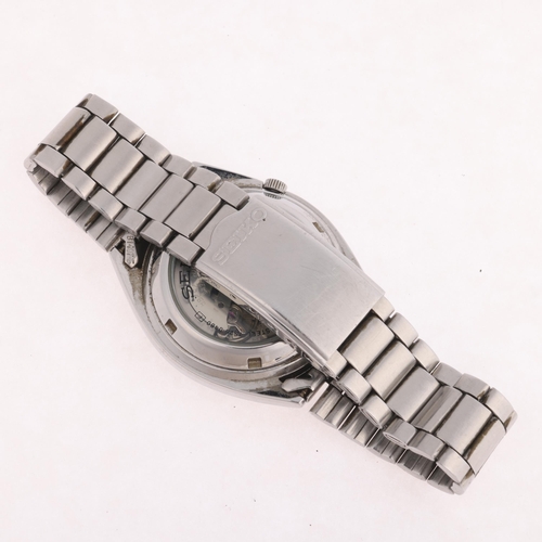 1052 - SEIKO 5 - a stainless steel automatic calendar bracelet watch, ref. 7S26-0480, silvered textured dia... 