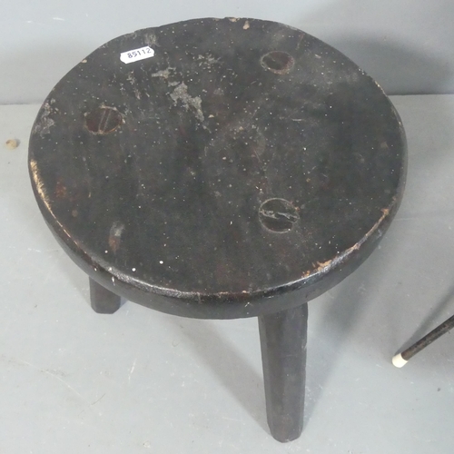 2210 - A mid-century child's satellite chair, and an ebonised milking stool, height 31cm. (2)