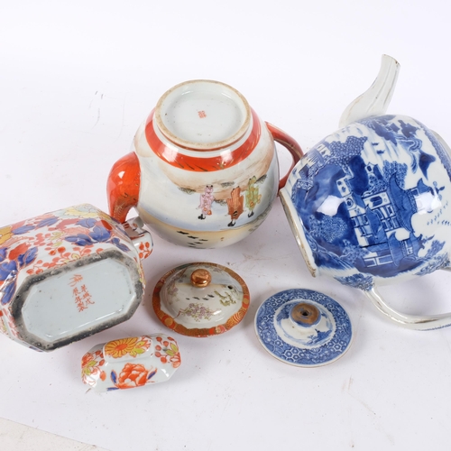 134 - A Chinese blue and white porcelain teapot, 16cm, and 2 others (3)