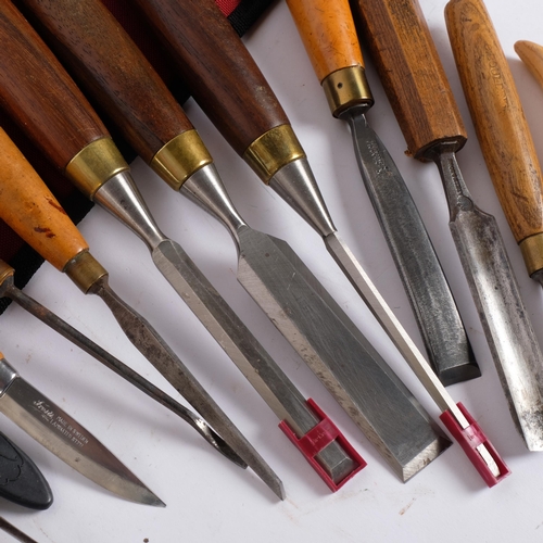 162 - A roll of Vintage and other wood-turning chisels, various makers including Robert Sorby, etc (16)