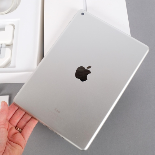172 - A Apple iPad 6 Generation 2018, 32GB, 66 charge cycles, reset for new user, boxed
