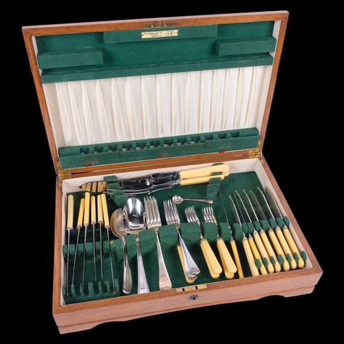 549 - A group of mixed silver plated cutlery, in oak canteen box, by Joseph Rodgers & Sons Ltd