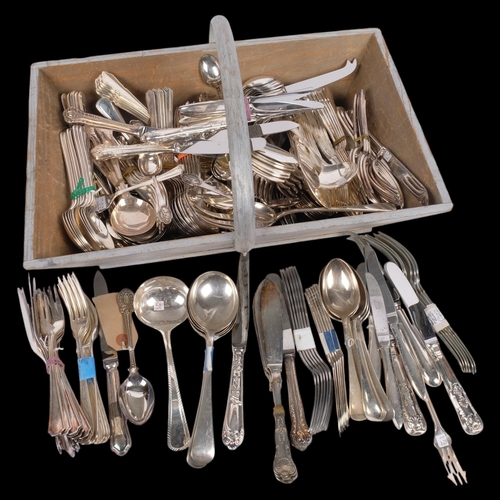 552 - A large quantity of mixed silver plated flatware and cutlery, including Old English, beaded-edge, et... 