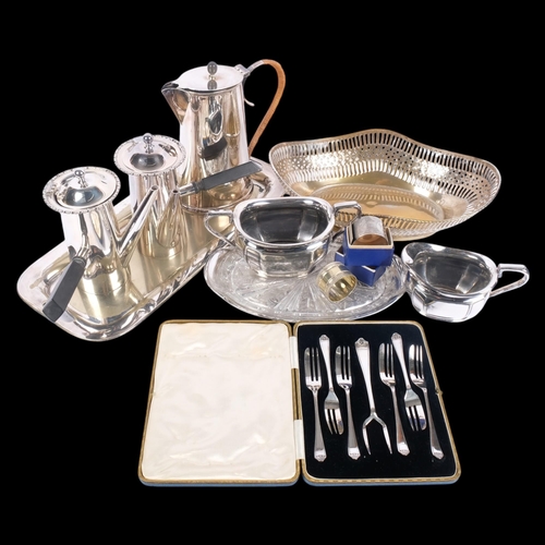 560 - Various silver plate, including Aesthetic Movement wicker-handled water jug, side-pouring cafe-au-la... 