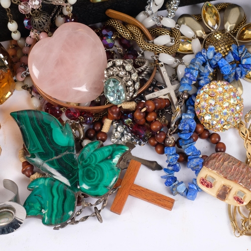 567 - Various Vintage and Antique costume jewellery, including malachite leaf brooch, gold plated necklace... 