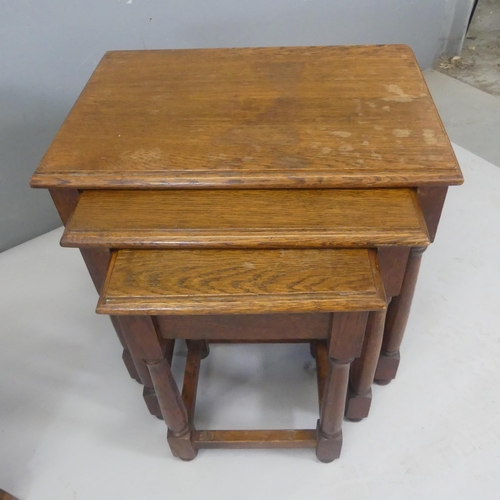 2320 - An early 20th century oak nest of three occasional tables, largest width 48cm, height 47cm, depth 33... 