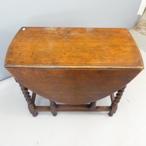 2357 - An early 20th century oak oval gate-leg drop-leaf table with barley twist supports. Width 89cm, heig... 