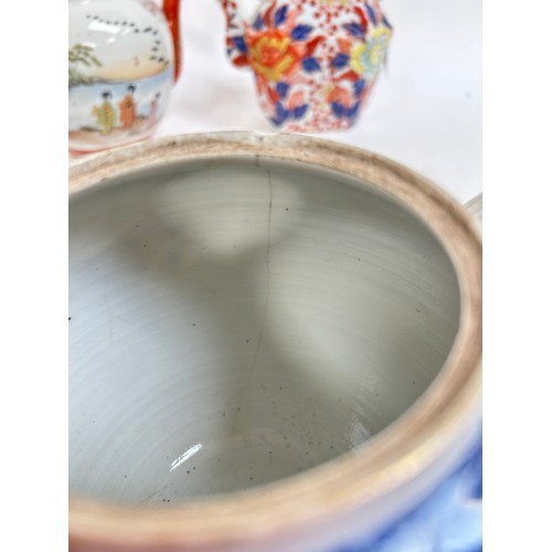 134 - A Chinese blue and white porcelain teapot, 16cm, and 2 others (3)