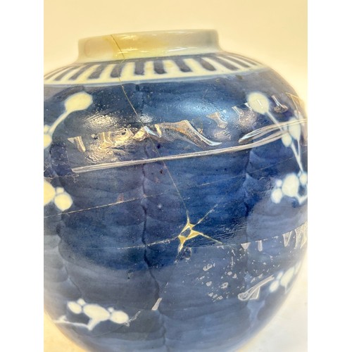 140 - 2 Chinese blue and white prunus pattern ginger jars and covers, and another, largest 15cm (3)