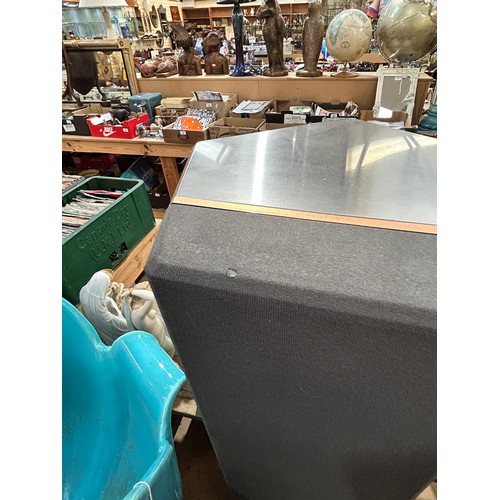 167 - A pair of Bang & Olufsen floor standing speakers, type 6611, serial no. 05945569, and 05945549, H149... 
