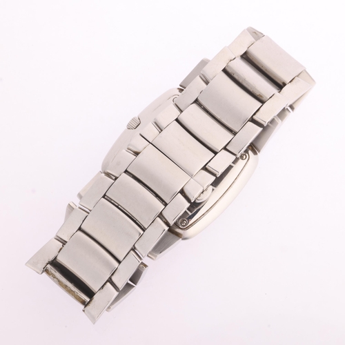 1020 - GUCCI - a stainless steel 8500M quartz calendar bracelet watch, grey dial with silvered slimline bat... 