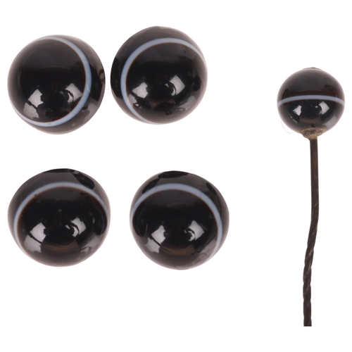 1346 - An Antique bullseye banded agate gentleman's dress set, comprising stickpin and set of 4 buttons, wi... 