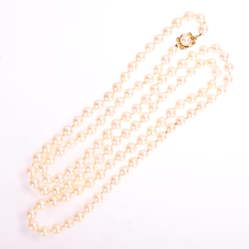 1327 - A Vintage single-row cultured pearl bead necklace, beads measure 7.3mm, with 14ct gold pearl flowerh... 