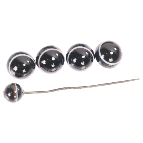 1346 - An Antique bullseye banded agate gentleman's dress set, comprising stickpin and set of 4 buttons, wi... 