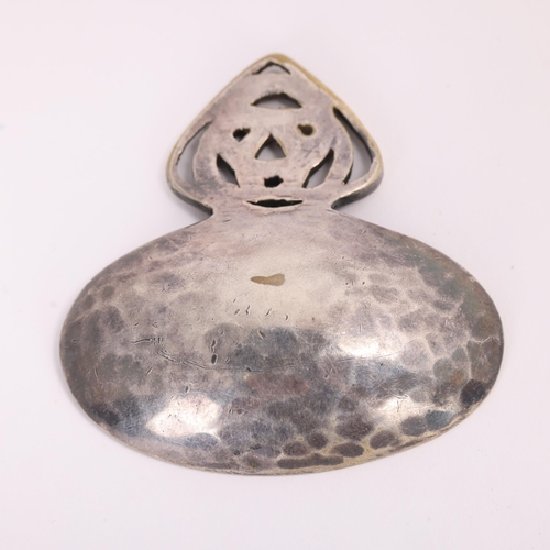 1714 - An Arts and Crafts silver plated tea caddy spoon, unmarked, 6cm
