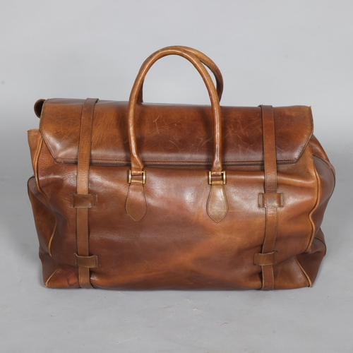 331A - A gents vintage large brown leather travelling bag, with black fabric lining, approx length 50cm, de... 