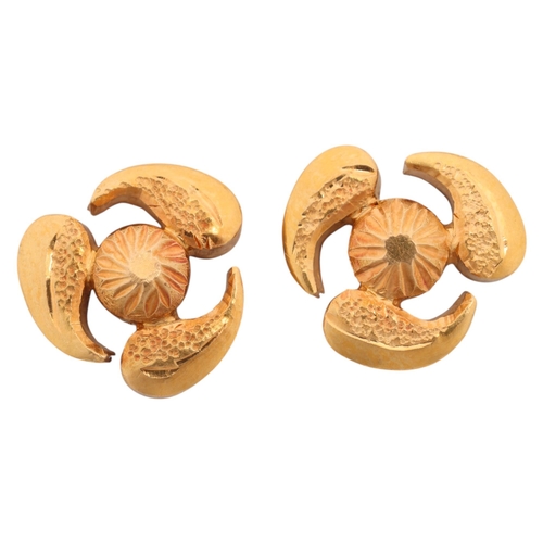 1130 - A pair of Continental 21ct gold stud earrings, abstract textured form, with screw-back fittings, unm... 