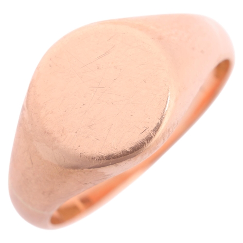 1212 - An Antique 9ct rose gold signet ring, maker CY Brothers, Birmingham 1914, plain circular panel with ... 