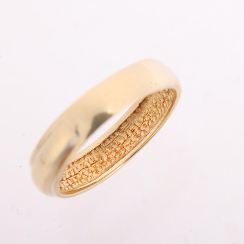 1230 - A 9ct gold wedding band ring, setting height 4.7mm, size P, 2.3g