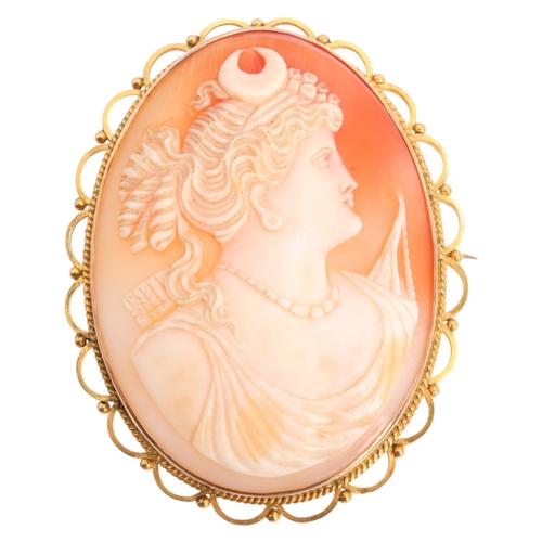1239 - A Vintage 9ct gold shell cameo brooch, the oval panel relief carved depicting Nyx, Goddess of Night,... 