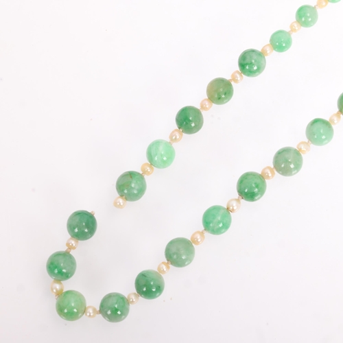 1254 - A Vintage single-row graduated jade and pearl bead necklace, jade measures 9.5-7.0mm, with gold barr... 