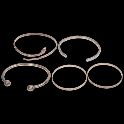 Various bangles, including 2 sterling silver cuff examples, 78.3g, and ...