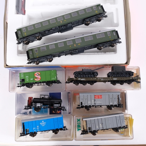 34 - A collection of various Roco HO gauge coaches and wagons, including a 63010 boxed set (missing 1 coa... 