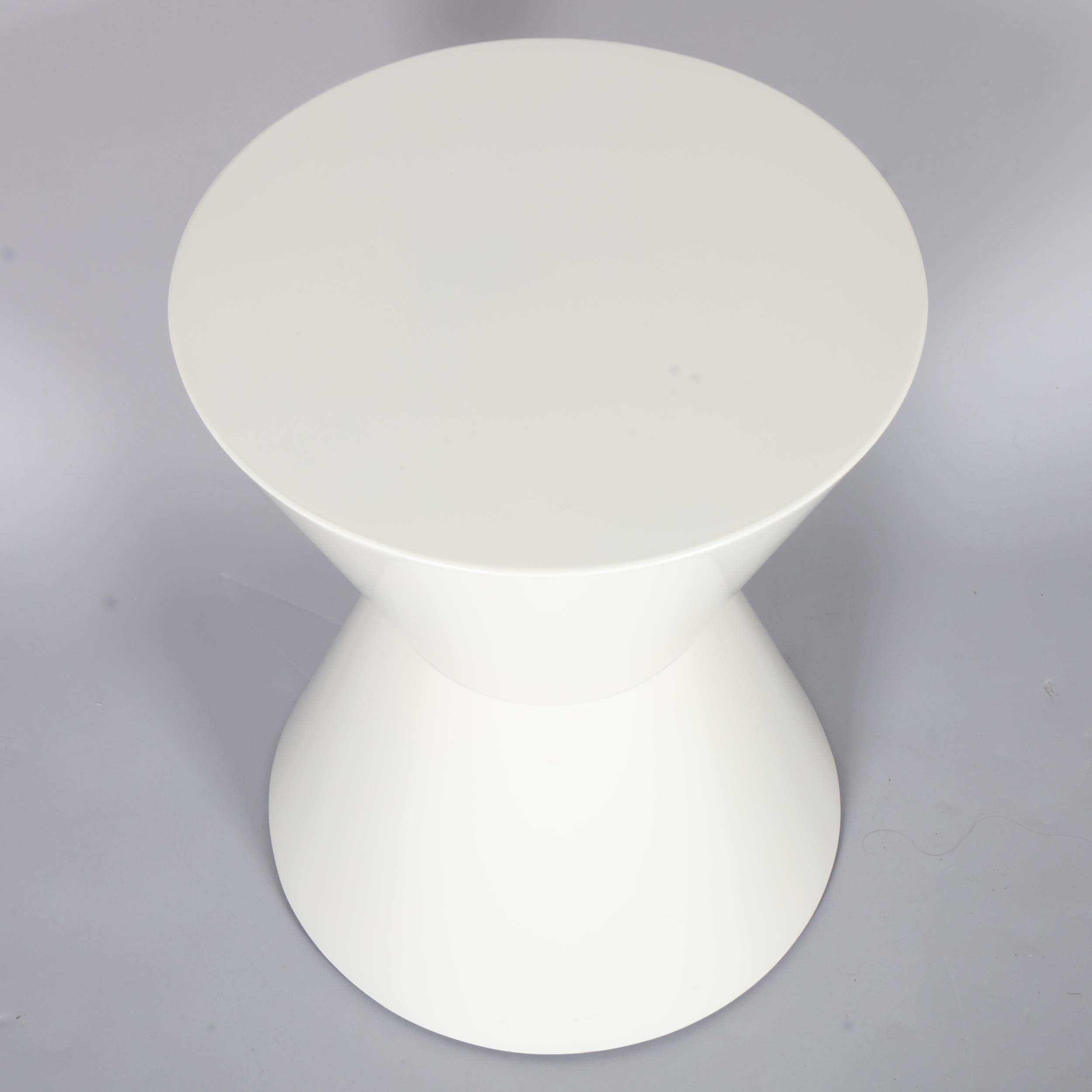 A Minotti high end contemporary Caesar diabolo form side table with ...