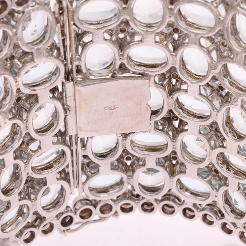 1112 - A fine 18ct white gold aquamarine and diamond hinged cuff bangle, set throughout with oval-cut aquam... 