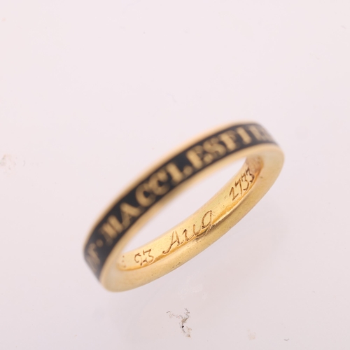 1108 - A Georgian mourning band ring, early 18th century, the outer black enamel band with inscription 