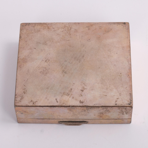 1474 - A Russian silver 'Moscow Kremlin' cigarette box, Ivan Khlebnikov, possibly Workmaster Carl Blank, St... 