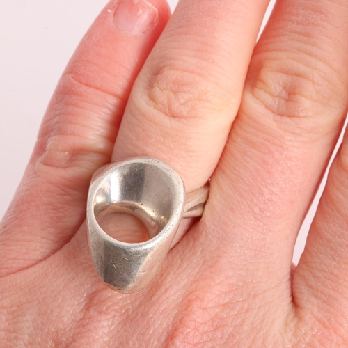 1364 - A Danish? modernist sterling silver geometric abstract ring, indistinct maker, plain cylindrical for... 