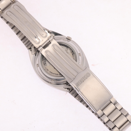 1020 - SEIKO 5 - a stainless steel automatic calendar bracelet watch, ref. 7S26-0480, blue dial with lumino... 