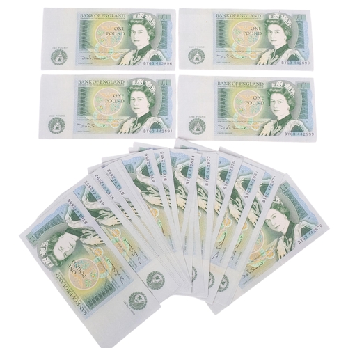 286 - A set of 30 consecutively serial numbered Bank Of England one pound green notes