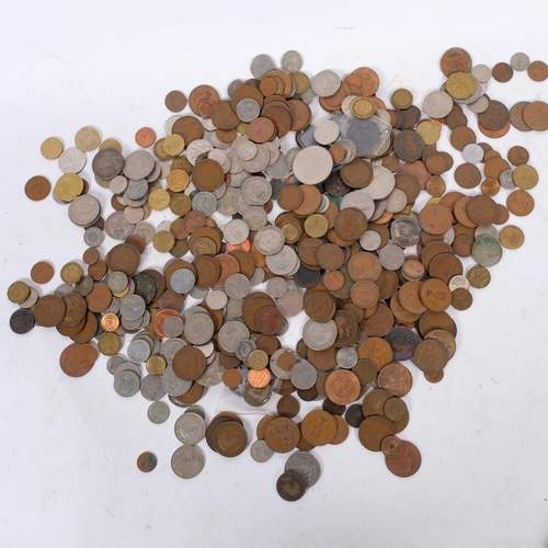 290 - A collection of various world coins, including the UK, Australia, New Zealand, etc, and a small quan... 