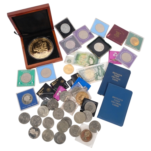 291 - A collection of various commemorative coins, including a large limited edition (325 of 499) 2013 Roy... 