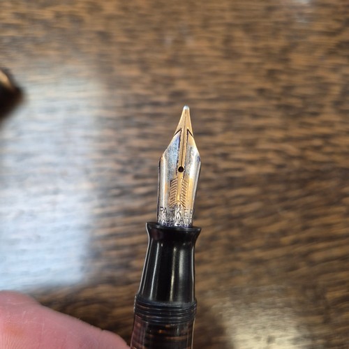 285 - A Parker 14ct nibbed Vacuumatic fountain pen, a silver-cased letter opening retractable knife, and a... 