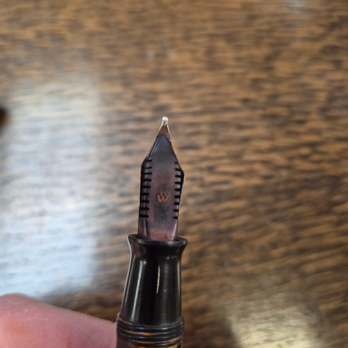 285 - A Parker 14ct nibbed Vacuumatic fountain pen, a silver-cased letter opening retractable knife, and a... 