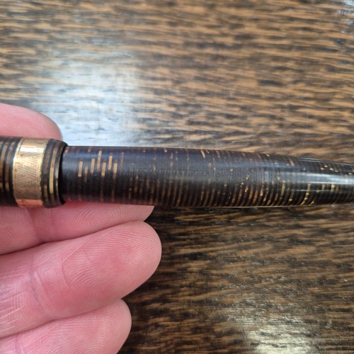 285 - A Parker 14ct nibbed Vacuumatic fountain pen, a silver-cased letter opening retractable knife, and a... 