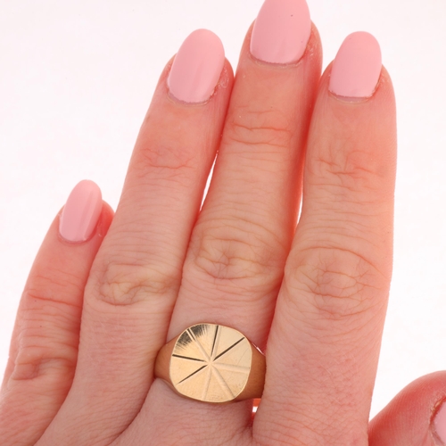 A Vintage 9ct gold signet ring, maker D & W, Birmingham 1975, with ...