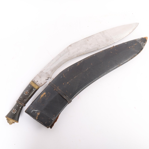 80 - A large mid-20th century Malayan kukri knife, blade length 45cm