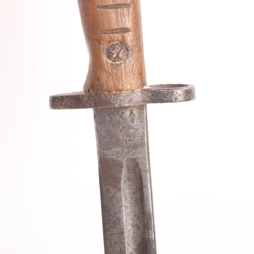 81 - An Edwardian military sword bayonet, blade stamped Chapman 1907, blade length 43cm, original metal a... 