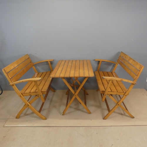 3052 - Herlag - A mid 20th century beech folding garden table with slatted top, length 100cm, height 71cm, ... 